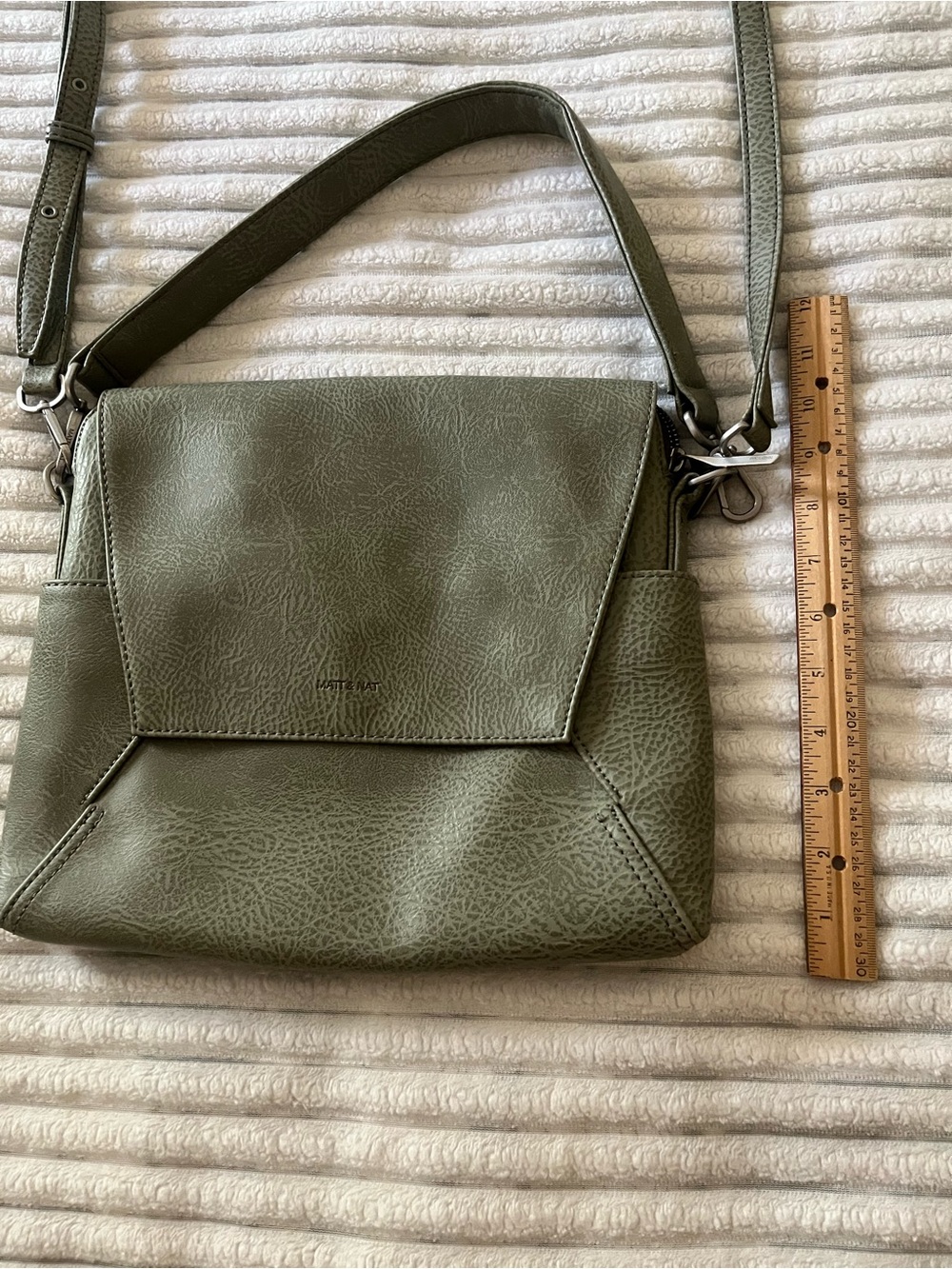 Matt & Nat Olive Green Crossbody Shoulder Bag - Picture 9 of 10